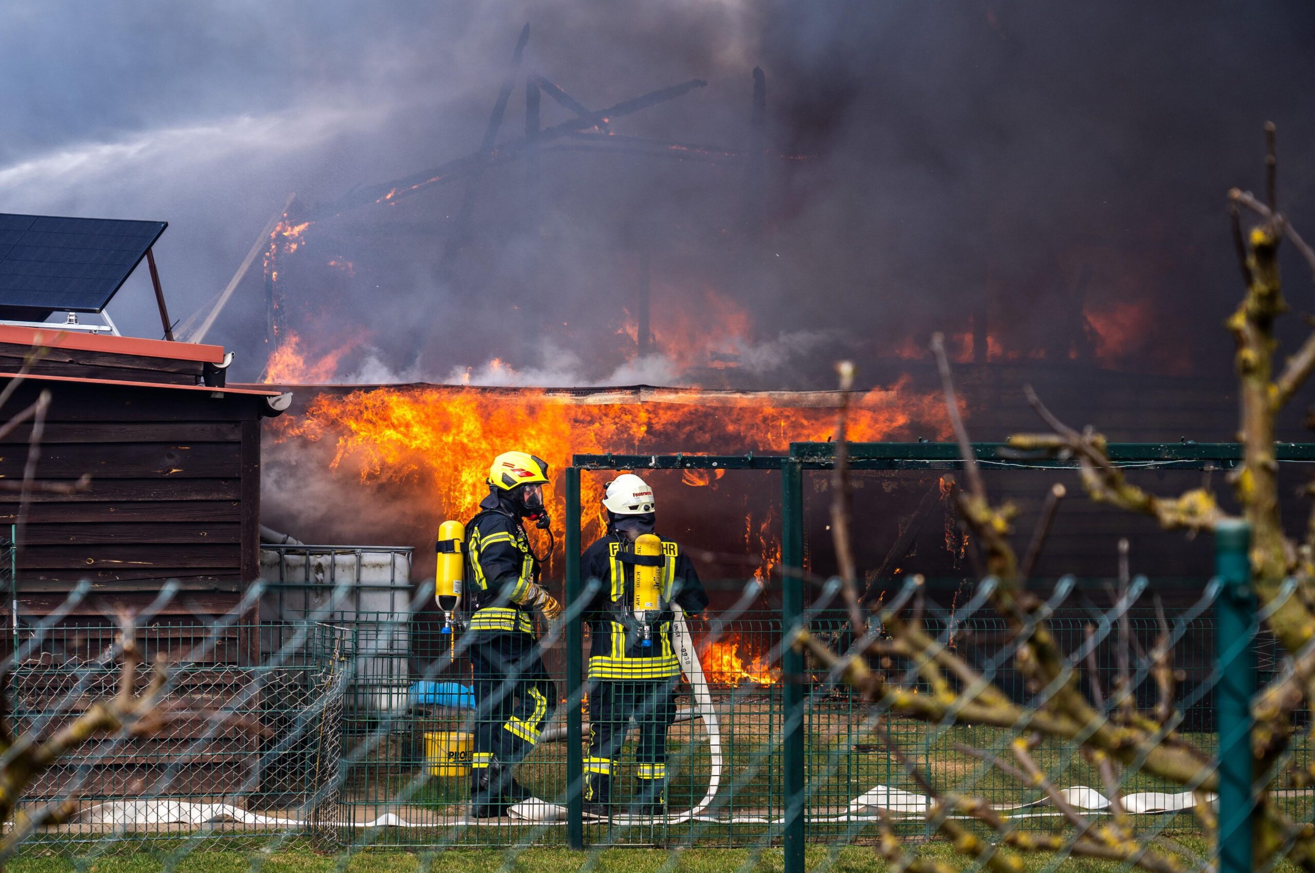Unsere Galerie Kameraden der Ortswehr Berkholz-Meyenburg beim Großbrand in Meyenburg (Bei Schwedt/Oder)